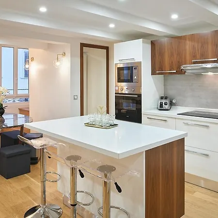 Sunlight - Palme D Or - 2 Bedrooms, Modern Apartment, Hyper *